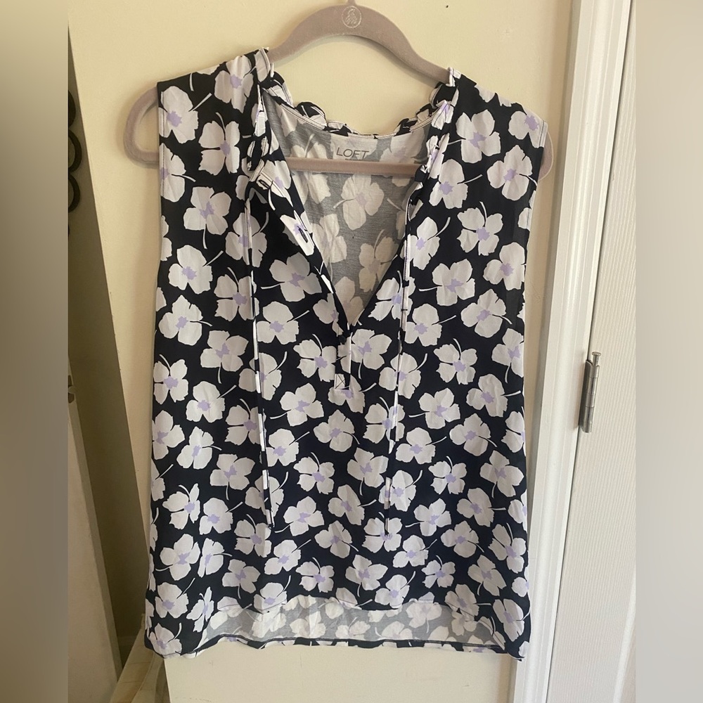 XL Loft floral top. Navy, white and lavender. Great for spring.